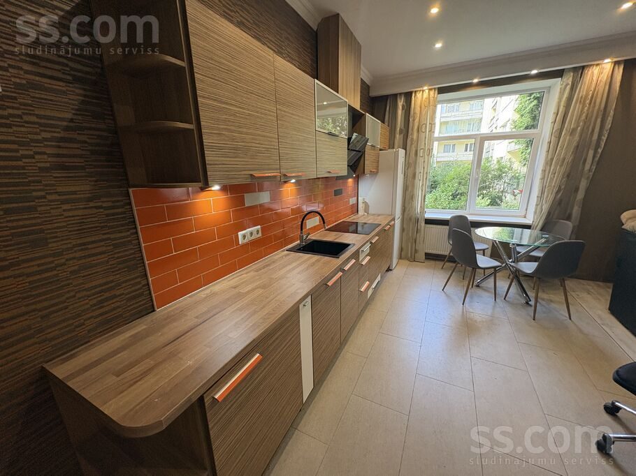 Apartment photo 2