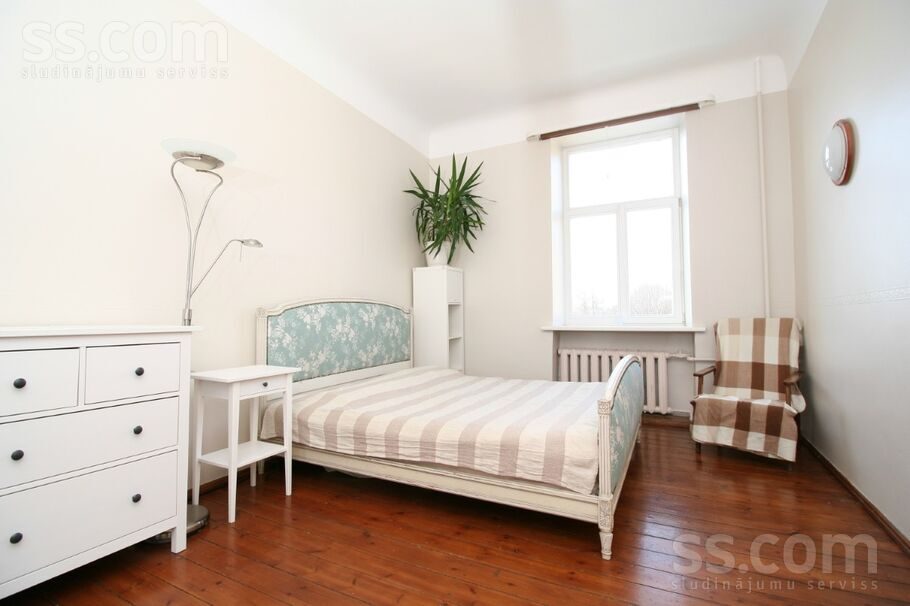 Apartment photo 2